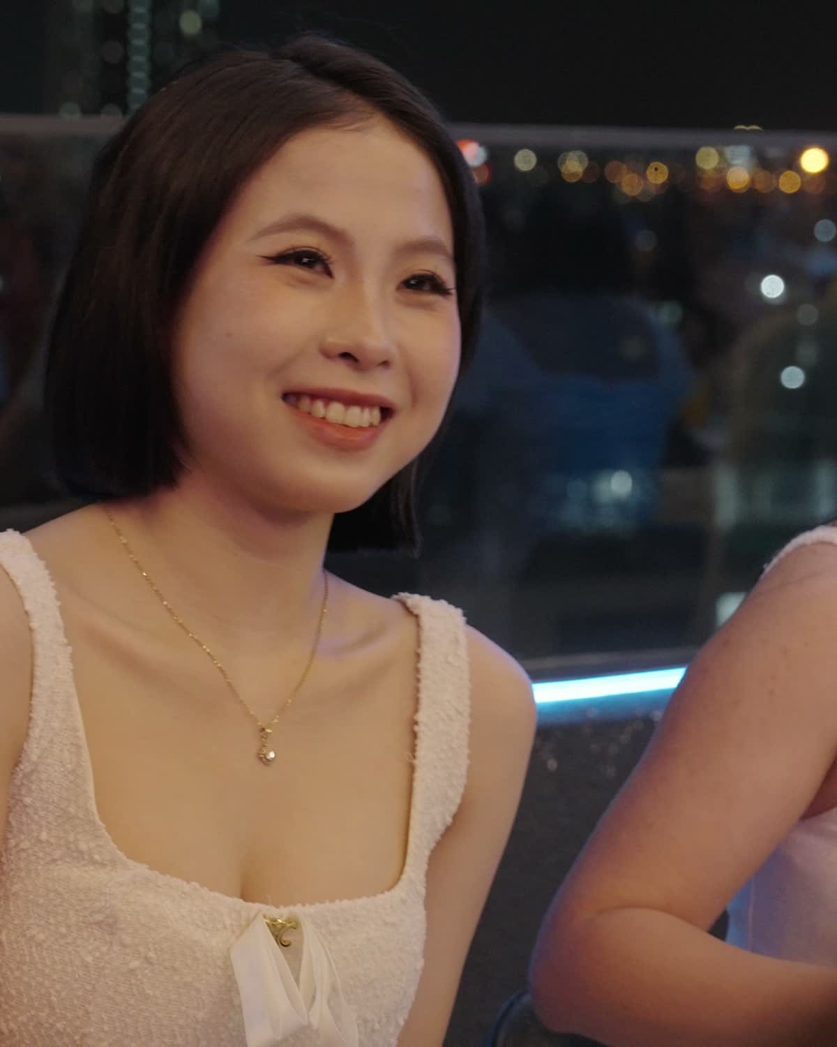 Khách mời trò chuyện trong không gian Year End Party của Mắt Kính Tâm Đức.