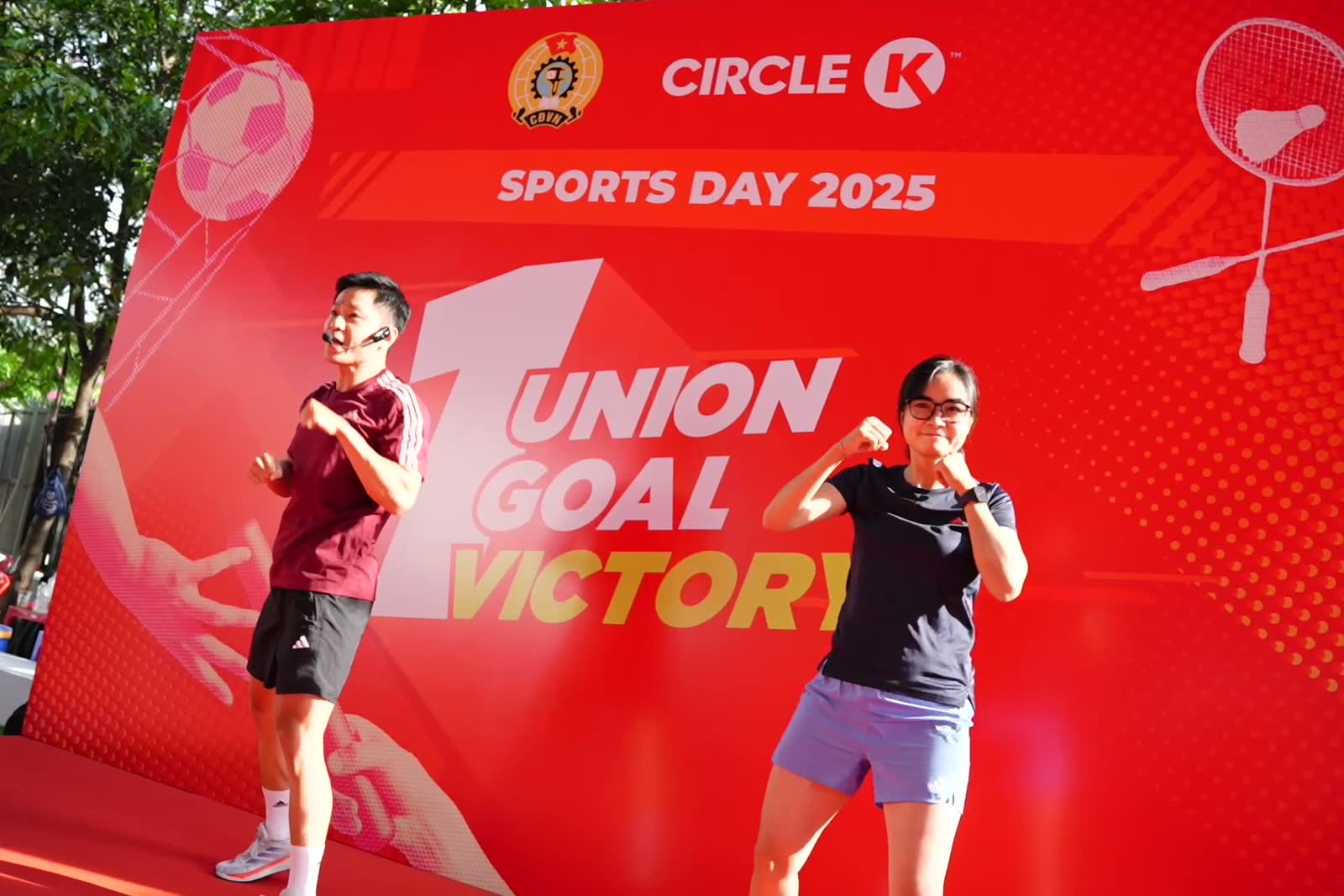 Người tham gia Circle K khởi động trước bảng Sports Day 2025.