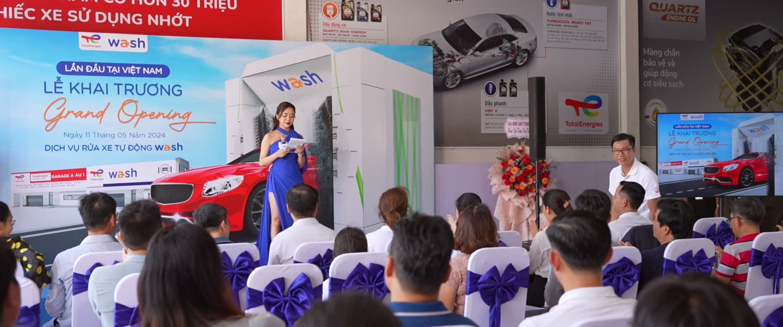 Khán giả theo dõi phần giới thiệu trong lễ khai trương dịch vụ Wash.