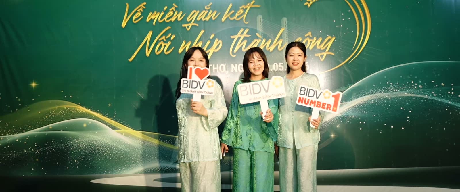 Sân khấu Gala Dinner BIDV với thông điệp Về miền gắn kết, Nối nhịp thành công.