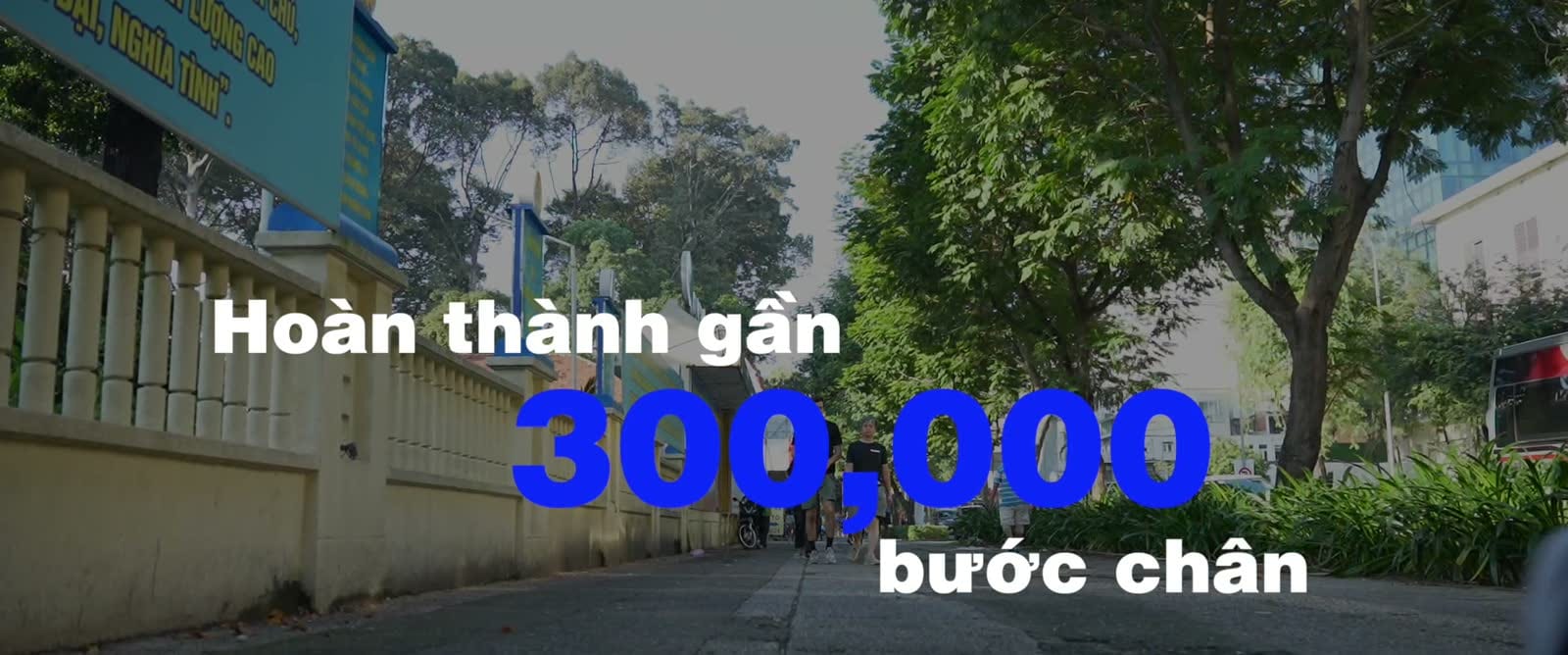 Title về gần 300.000 bước chân hiển thị trên khung hình hoạt động NOVO.