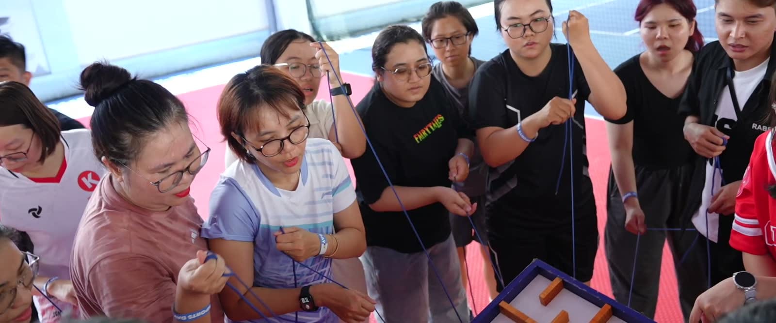 Các đội đứng trên sân khấu Circle K Sports Day 2025.