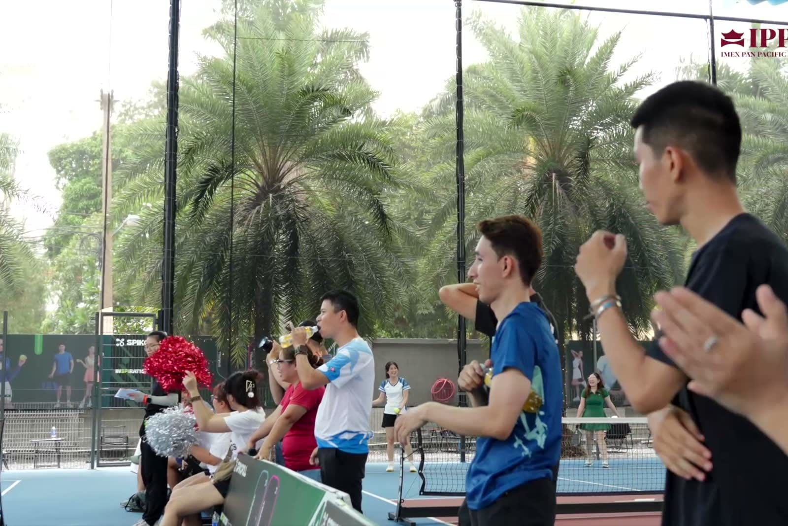 Người chơi thực hiện pha bóng trong không khí giải IPPG.